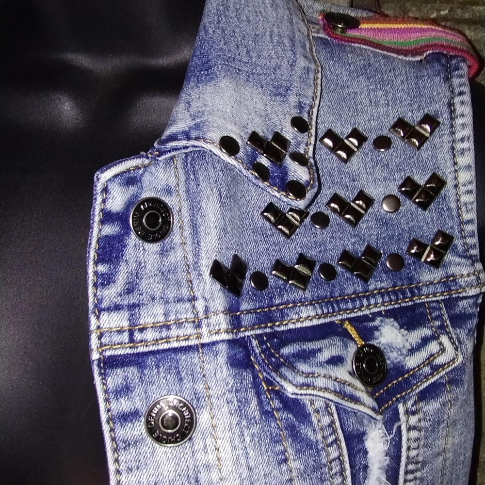 Chiqle bedazzled Retro Denim vest, jean vest size medium - Picture 3 of 7